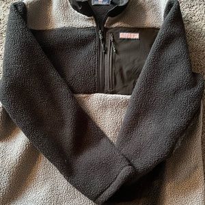 Mens Vineyard Vines XL fleece. Excellent condition. Worn only a couple times.